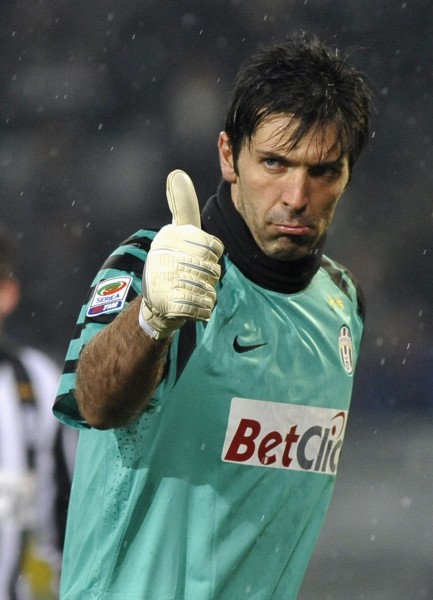 周二007德甲：斯图加特VS法兰克福，欧冠资格争夺关键战！