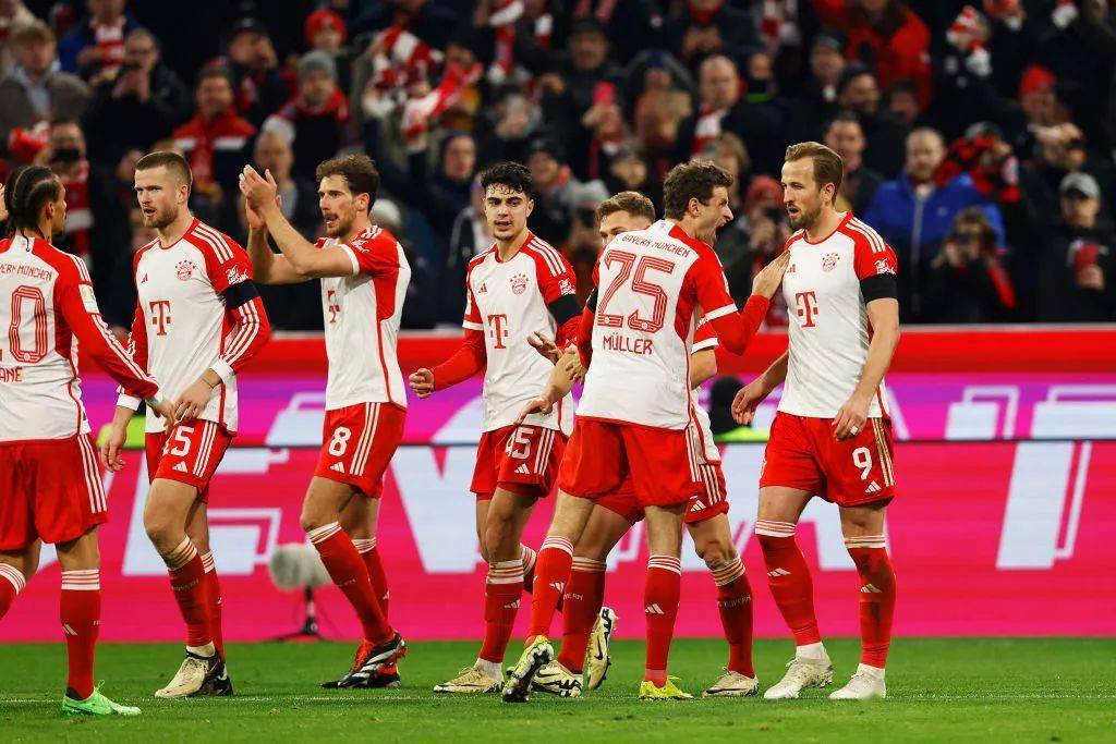 1-2！1-3！足坛疯狂一夜，切尔西倒下，穆帅出局，曼城又掉链子