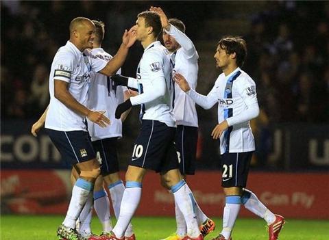 里程碑，利桑德罗-马丁内斯完成曼联生涯第100次出场